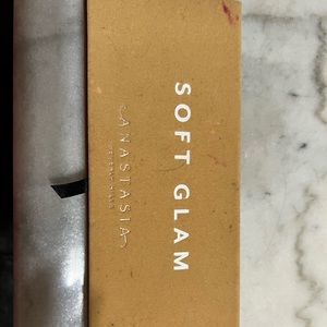 Anastasia Nirvana Soft Glam palette
